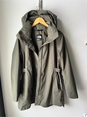 The North Face Women’s Olive City Breeze Raincoat Trench Jacket